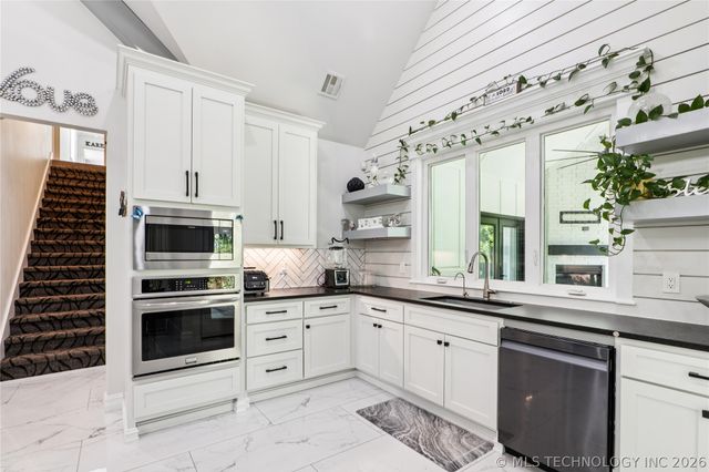 7604 S 6th Street, Broken Arrow, OK 74011