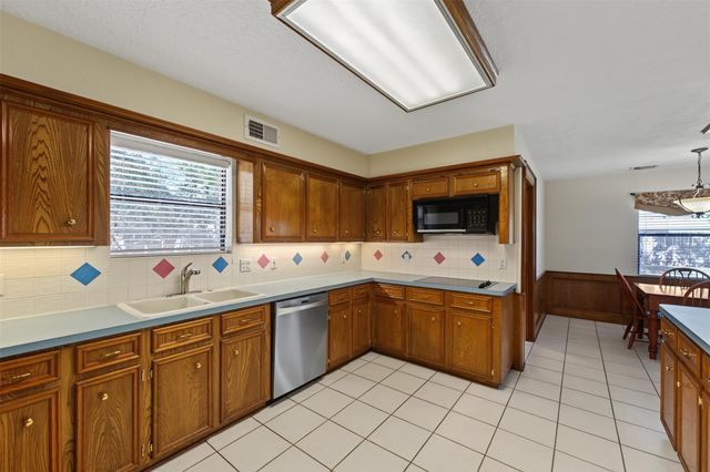 5522 Woodville Lane, Spring, TX 77379