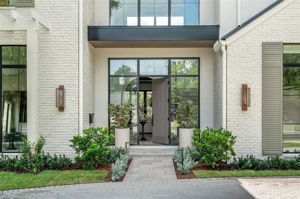 Image 7 of property listing at 1208 NOTTINGHAM STREET, Orlando, FL 32803