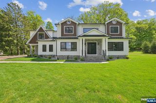 5 Foxcroft Drive, Livingston, NJ 07039