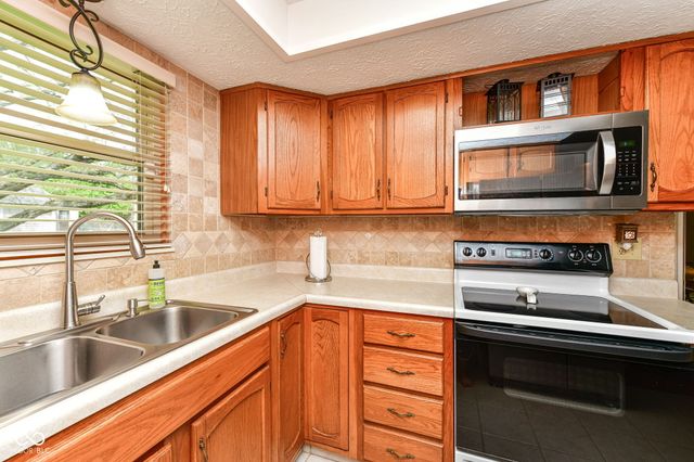 7812 Hampton Place, Fishers, IN 46038