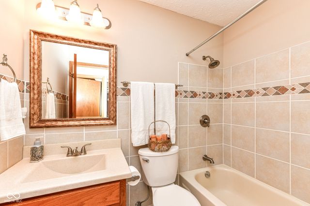 7812 Hampton Place, Fishers, IN 46038