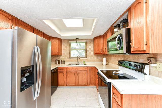 7812 Hampton Place, Fishers, IN 46038