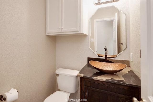 7710 Elmo Weedon Road, Bryan, TX 77808