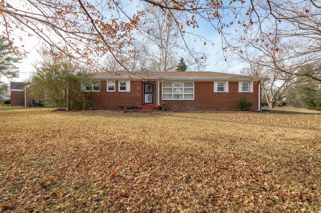 16 Concord Dr, Clarksville, TN 37042