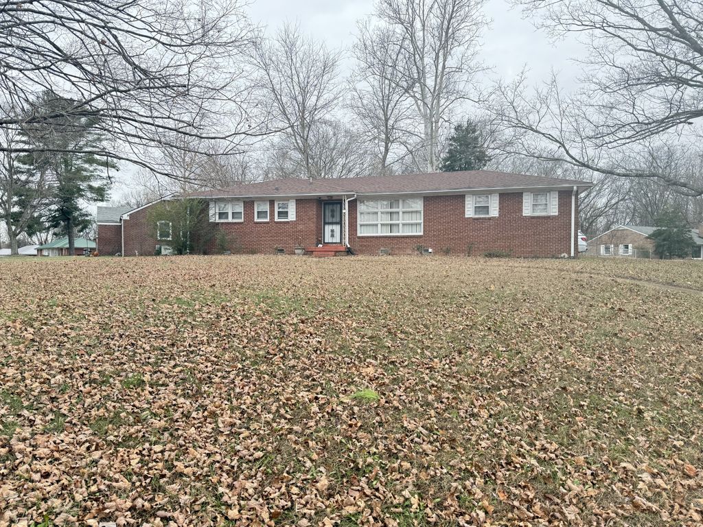 16 Concord Dr, Clarksville, TN 37042