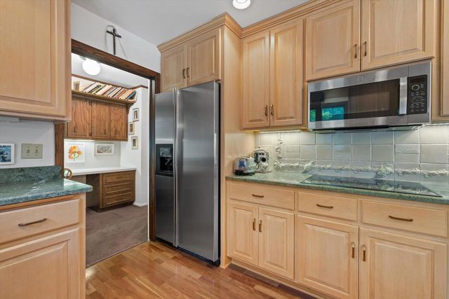 239 Old Pine CIRCLE, Wind Point, WI 53402