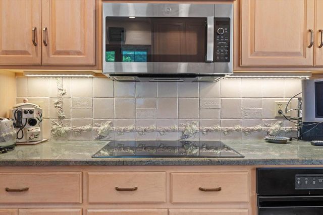 239 Old Pine CIRCLE, Wind Point, WI 53402
