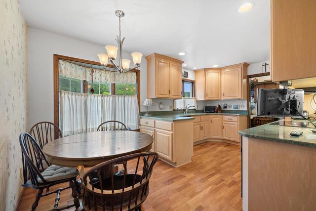 239 Old Pine CIRCLE, Wind Point, WI 53402