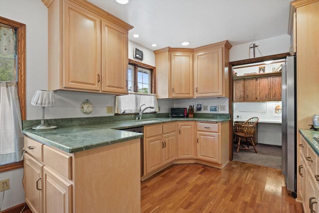 239 Old Pine CIRCLE, Wind Point, WI 53402