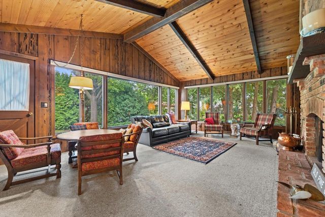 239 Old Pine CIRCLE, Wind Point, WI 53402