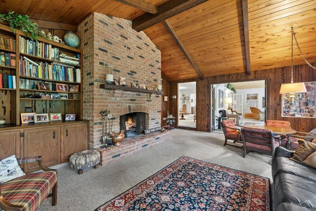239 Old Pine CIRCLE, Wind Point, WI 53402