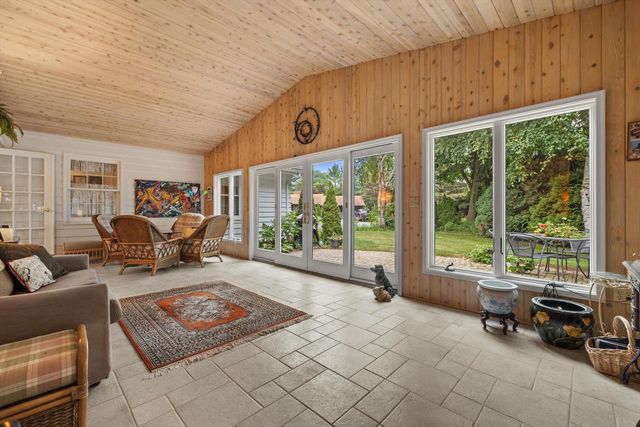 239 Old Pine CIRCLE, Wind Point, WI 53402