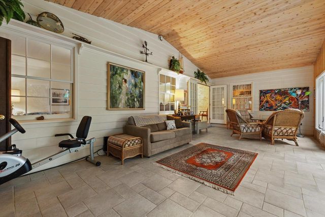239 Old Pine CIRCLE, Wind Point, WI 53402
