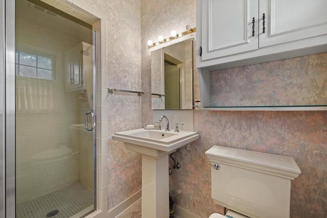 239 Old Pine CIRCLE, Wind Point, WI 53402