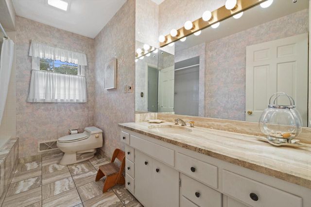 239 Old Pine CIRCLE, Wind Point, WI 53402