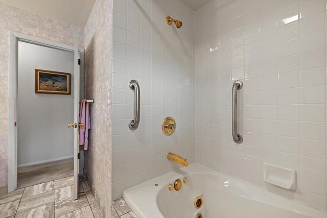 239 Old Pine CIRCLE, Wind Point, WI 53402