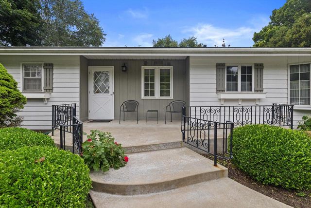 239 Old Pine CIRCLE, Wind Point, WI 53402