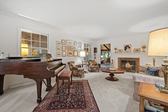 239 Old Pine CIRCLE, Wind Point, WI 53402