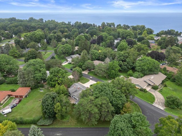 239 Old Pine CIRCLE, Wind Point, WI 53402