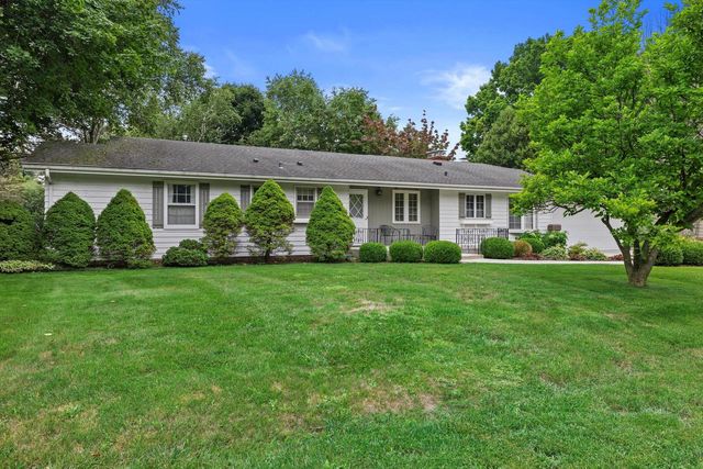239 Old Pine CIRCLE, Wind Point, WI 53402