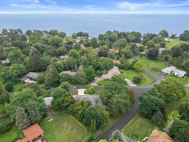 239 Old Pine CIRCLE, Wind Point, WI 53402