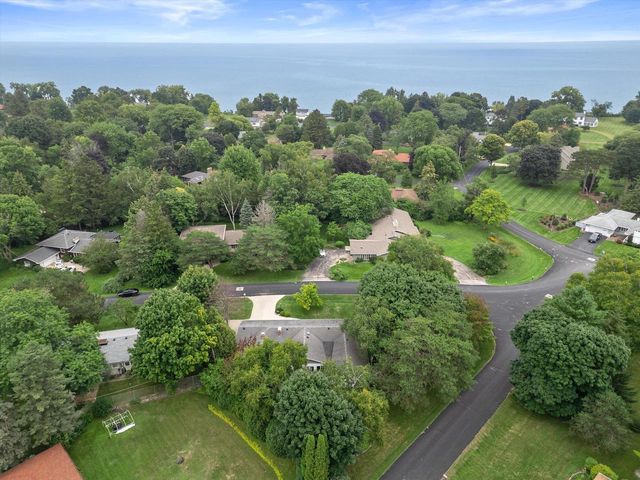 239 Old Pine CIRCLE, Wind Point, WI 53402