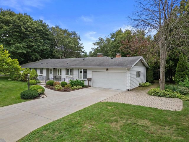 239 Old Pine CIRCLE, Wind Point, WI 53402