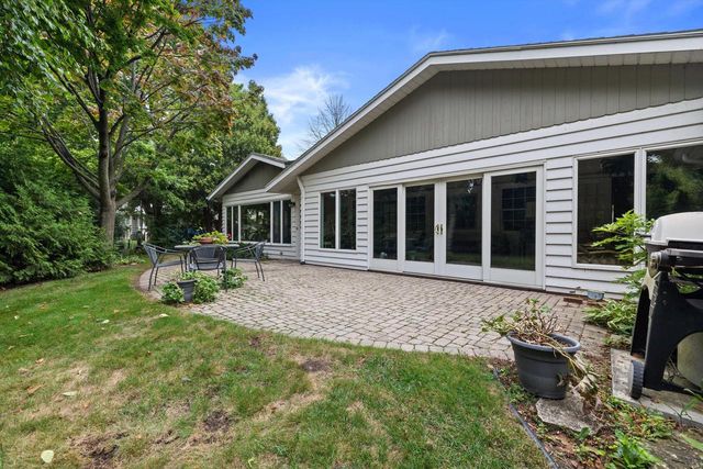 239 Old Pine CIRCLE, Wind Point, WI 53402