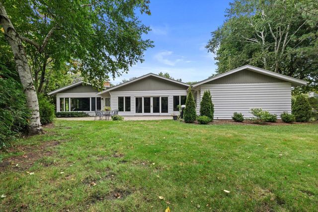 239 Old Pine CIRCLE, Wind Point, WI 53402