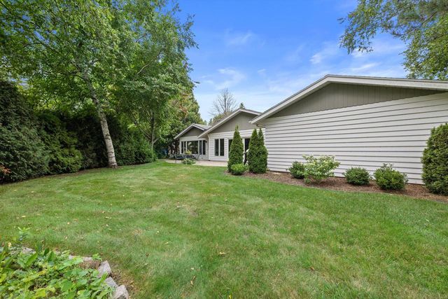 239 Old Pine CIRCLE, Wind Point, WI 53402