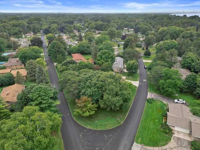 239 Old Pine CIRCLE, Wind Point, WI 53402