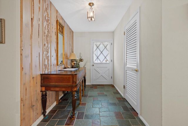 239 Old Pine CIRCLE, Wind Point, WI 53402