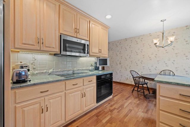 239 Old Pine CIRCLE, Wind Point, WI 53402