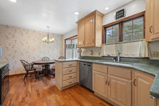 239 Old Pine CIRCLE, Wind Point, WI 53402