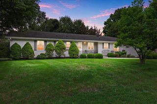 239 Old Pine CIRCLE, Wind Point, WI 53402