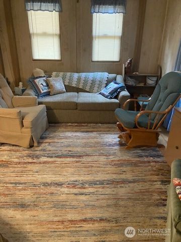 351 N Potlatch Drive, Hoodsport, WA 98548