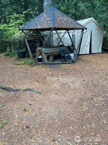 351 N Potlatch Drive, Hoodsport, WA 98548