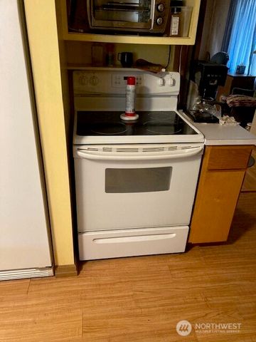 351 N Potlatch Drive, Hoodsport, WA 98548