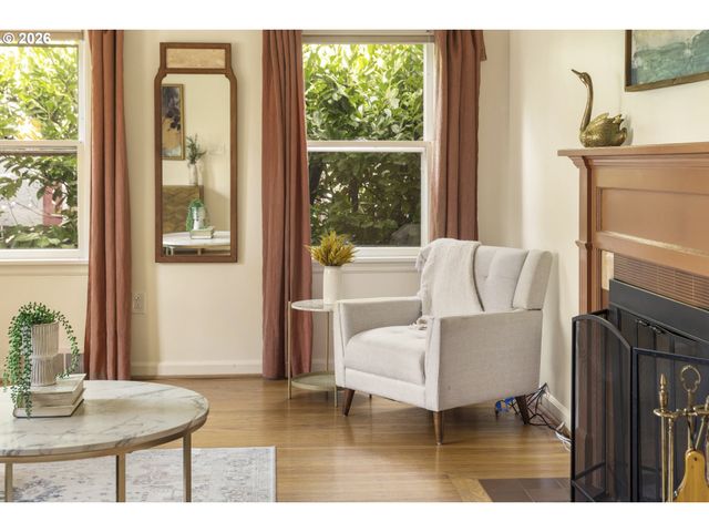 1816 Se 12TH Ave, Portland, OR 97214