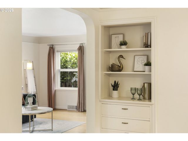 1816 Se 12TH Ave, Portland, OR 97214