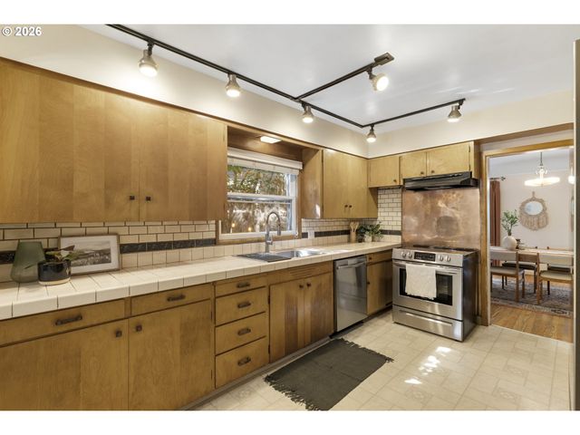 1816 Se 12TH Ave, Portland, OR 97214