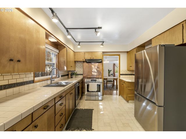 1816 Se 12TH Ave, Portland, OR 97214