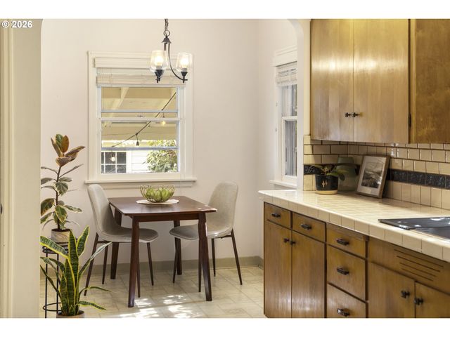 1816 Se 12TH Ave, Portland, OR 97214