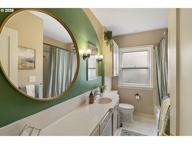 1816 Se 12TH Ave, Portland, OR 97214