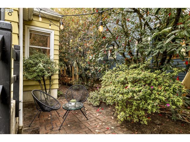 1816 Se 12TH Ave, Portland, OR 97214