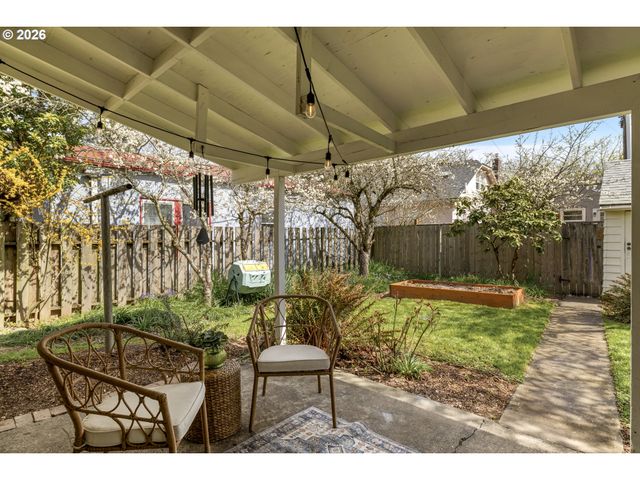 1816 Se 12TH Ave, Portland, OR 97214