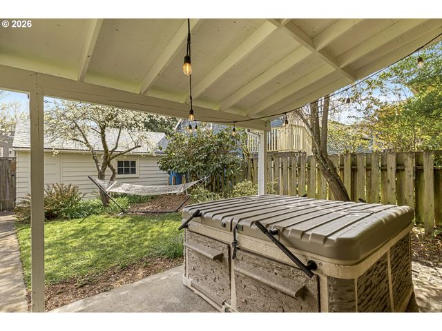 1816 Se 12TH Ave, Portland, OR 97214