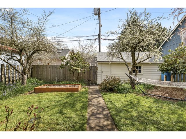 1816 Se 12TH Ave, Portland, OR 97214