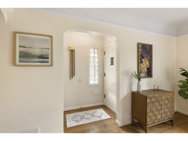 1816 Se 12TH Ave, Portland, OR 97214